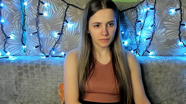 Snapshot of MaggieCake chatting on 15, 2, 2025 MaggieCake online show from 15, 2, 2025