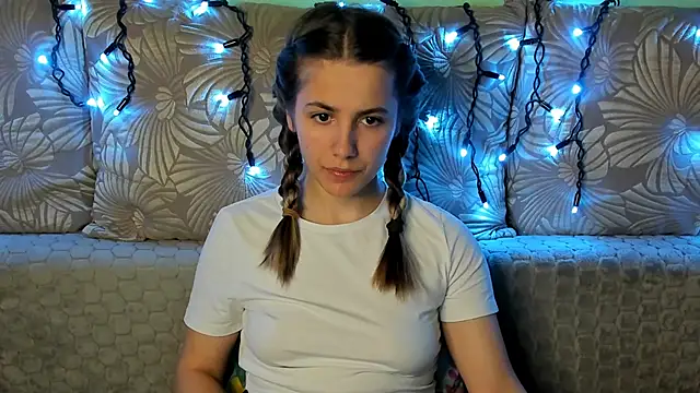 MaggieCake online show from 5, 12, 2025