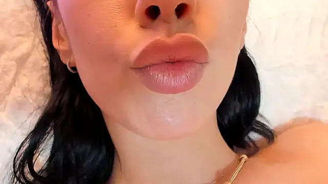realhotfallingdevil online show from 4, 12, 2024