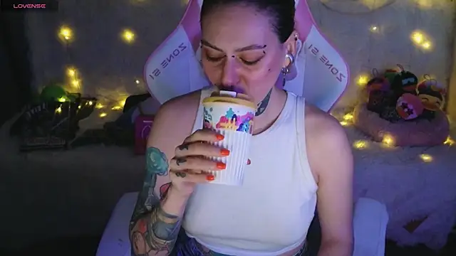 Ginger Stay online show from 22, 4, 2026