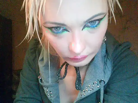 WildMissNiks online show from 12, 11, 2025