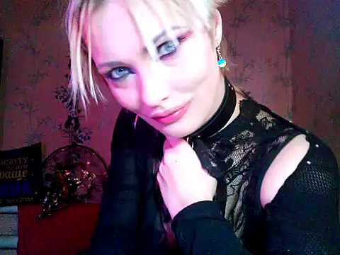 Snapshot of WildMissNiks chatting on 2, 11, 2025 WildMissNiks online show from 2, 11, 2025