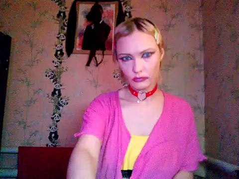 Snapshot of WildMissNiks chatting on 4, 11, 2025 WildMissNiks online show from 4, 11, 2025