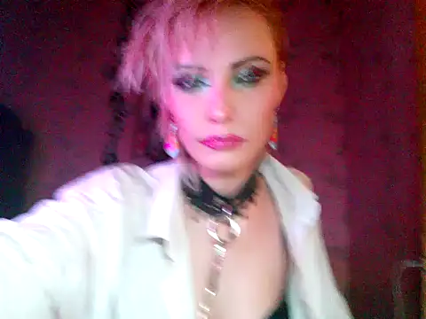 WildMissNiks online show from 4, 12, 2025