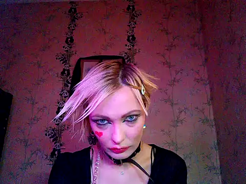 Snapshot of WildMissNiks chatting on 3, 11, 2025 WildMissNiks online show from 3, 11, 2025