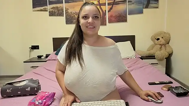 Snapshot of adelline chatting on 11, 5, 2026 adelline online show from 11, 5, 2026