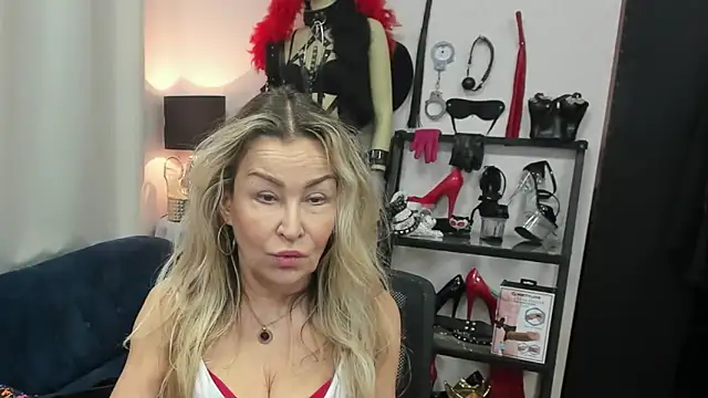 Snapshot of crystaLUX chatting on 2, 3, 2026 crystaLUX online show from 2, 3, 2026