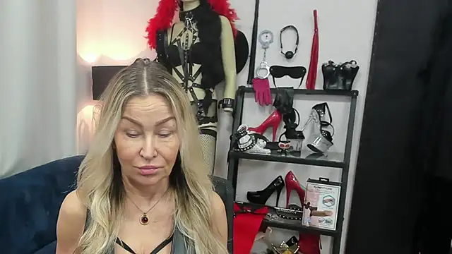 Snapshot of crystaLUX chatting on 16, 2, 2026 crystaLUX online show from 16, 2, 2026