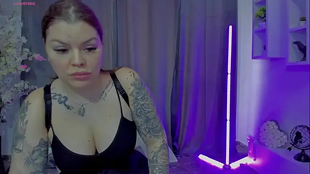 Raven Luna online show from 7, 2, 2025
