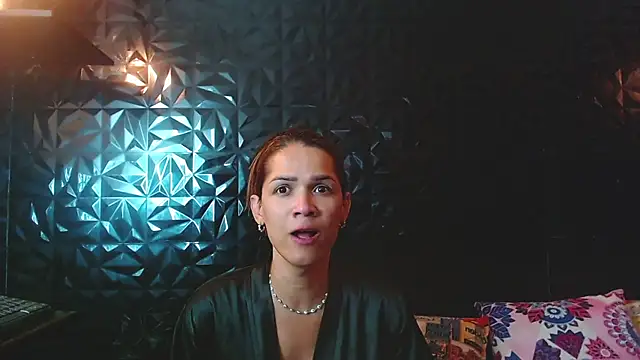 PINK  LOLA1 online show from 4, 12, 2025