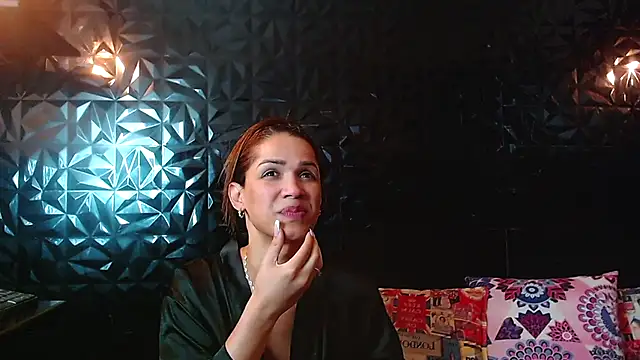 PINK  LOLA1 online show from 3, 12, 2025