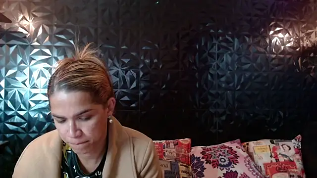 Snapshot of PINK__LOLA1 chatting on 10, 6, 2026 PINK LOLA1 online show from 10, 6, 2026