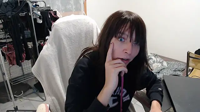Snapshot of missthon0 chatting on 11, 9, 2025 missthon0 online show from 11, 9, 2025