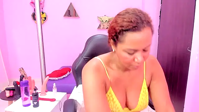 MATURE WHOR33 online show from 1, 3, 2025