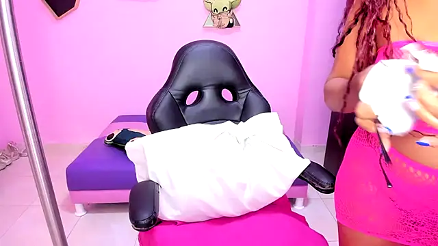 MATURE WHOR33 online show from 27, 10, 2025