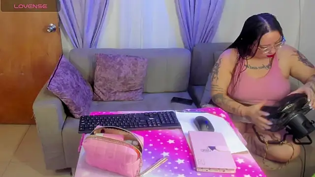 Snapshot of MiaYMolly chatting on 30, 4, 2026 MiaYMolly online show from 30, 4, 2026