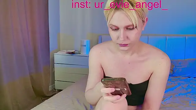 Evelyn rabbit online show from 10, 4, 2026