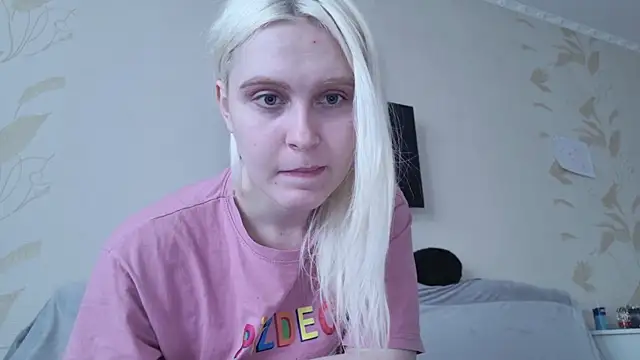Snapshot of Evelyn_rabbit chatting on 11, 3, 2025 Evelyn rabbit online show from 11, 3, 2025