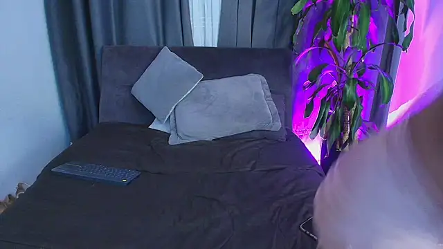 Snapshot of Aliciawonderxx chatting on 4, 4, 2026 Aliciawonderxx online show from 4, 4, 2026