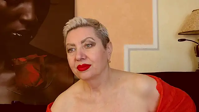 Snapshot of LadyPosh chatting on 4, 11, 2025 LadyPosh online show from 4, 11, 2025