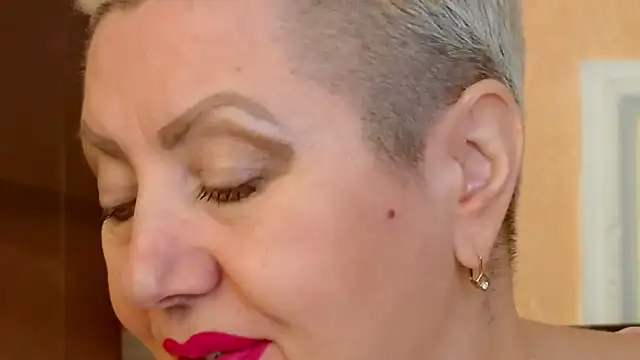 Snapshot of LadyPosh chatting on 22, 10, 2025 LadyPosh online show from 22, 10, 2025