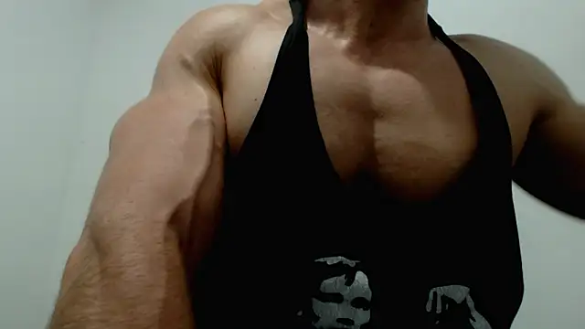 sexy fit guy on cam online show from 18, 3, 2026