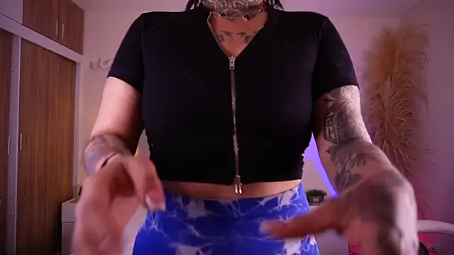 curvyliciousss online show from 28, 2, 2025