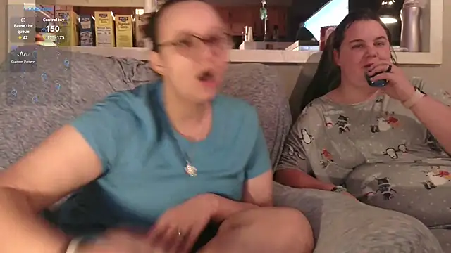 Snapshot of ZeTurtleMaster chatting on 17, 10, 2025 ZeTurtleMaster online show from 17, 10, 2025