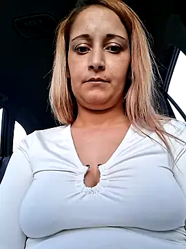 Snapshot of Alina03210 chatting on 4, 3, 2025 Alina03210 online show from 4, 3, 2025