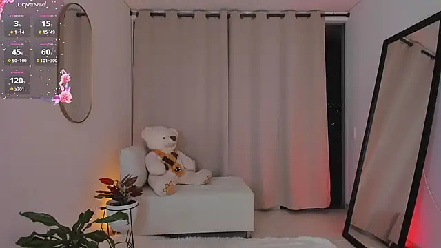 roxie gates  online show from 26, 10, 2025