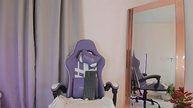 roxie gates  online show from 1, 2, 2026