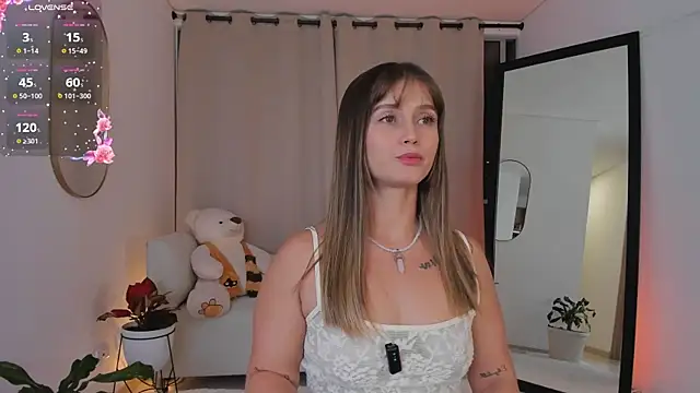 roxie gates  online show from 28, 10, 2025