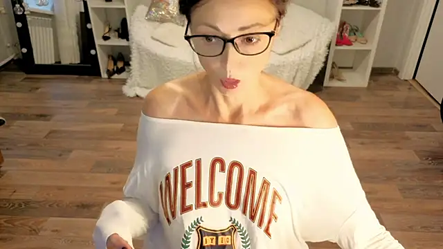 CaringSophie online show from 28, 10, 2025