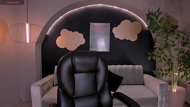 BrennaWalker online show from 15, 2, 2025