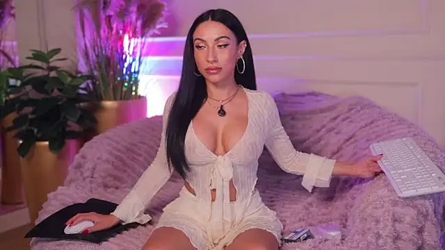 Snapshot of Anais_Bloom chatting on 7, 7, 2026 Anais Bloom online show from 7, 7, 2026