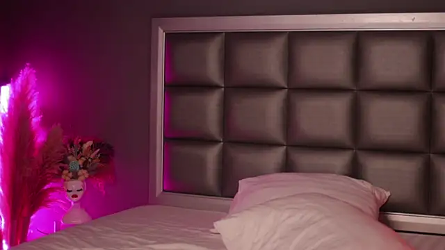 Anais Bloom online show from 10, 3, 2025