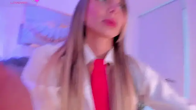 ZoePresleyX online show from 12, 10, 2025