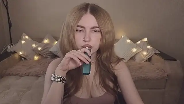 ViolettaLopez online show from 18, 11, 2025