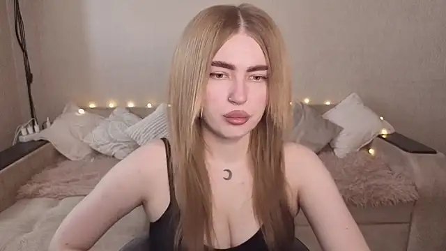 Snapshot of ViolettaLopez chatting on 8, 6, 2026 ViolettaLopez online show from 8, 6, 2026