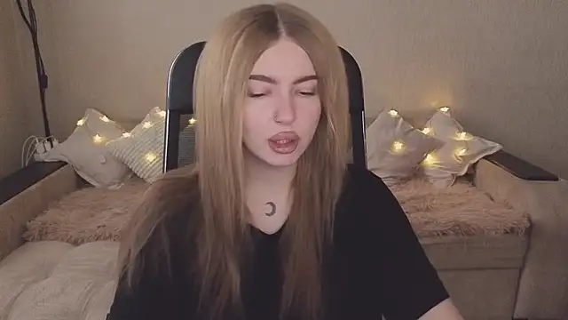 ViolettaLopez online show from 13, 10, 2025