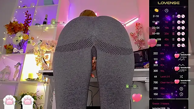 Snapshot of Elena-Marilyn chatting on 18, 11, 2025 Elena-Marilyn online show from 18, 11, 2025