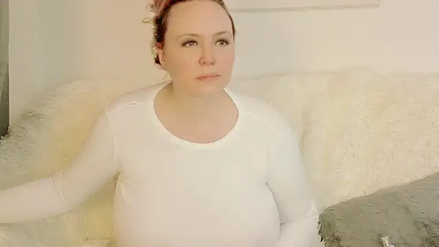 Snapshot of Sarah4you chatting on 6, 7, 2026 Sarah4you online show from 6, 7, 2026