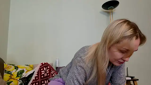 Snapshot of ModelEva chatting on 30, 11, 2025 ModelEva online show from 30, 11, 2025