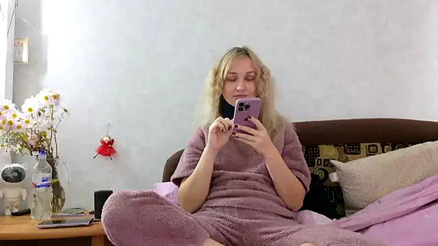 Snapshot of ModelEva chatting on 29, 10, 2025 ModelEva online show from 29, 10, 2025