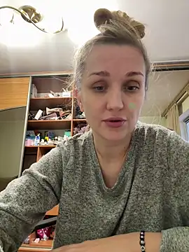 Snapshot of ModelEva chatting on 14, 12, 2025 ModelEva online show from 14, 12, 2025