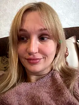 Snapshot of ModelEva chatting on 1, 10, 2025 ModelEva online show from 1, 10, 2025