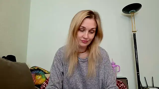 Snapshot of ModelEva chatting on 2, 12, 2025 ModelEva online show from 2, 12, 2025