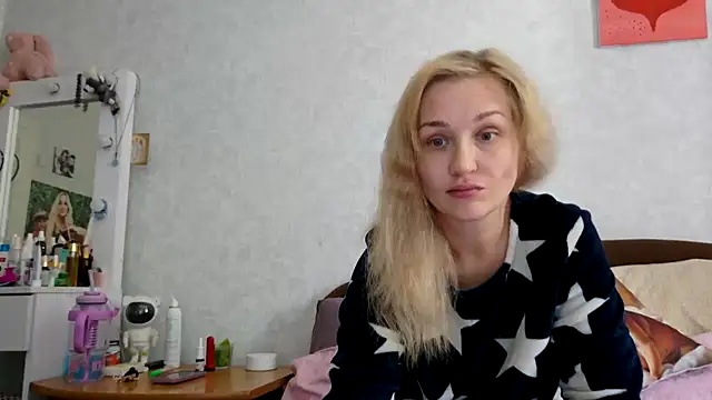 Snapshot of ModelEva chatting on 4, 10, 2025 ModelEva online show from 4, 10, 2025