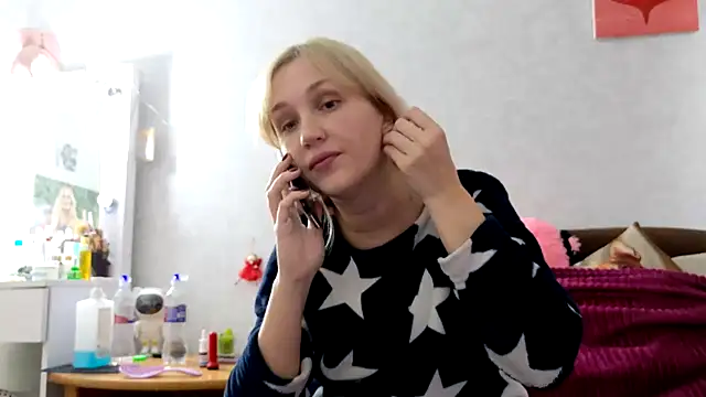 Snapshot of ModelEva chatting on 17, 10, 2025 ModelEva online show from 17, 10, 2025