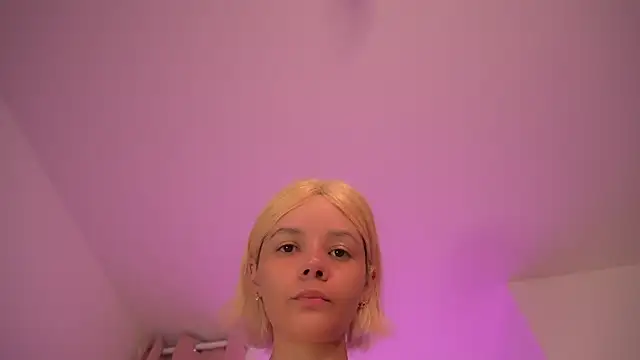 Snapshot of bella_adams_ chatting on 19, 12, 2025 bella adams online show from 19, 12, 2025